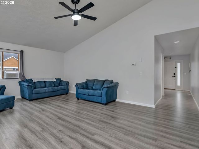 19108 WELLESLEY Ave, Sandy, OR 97055