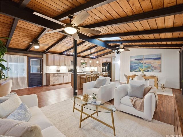 2349 Akalakala Street, Pearl City, HI 96782