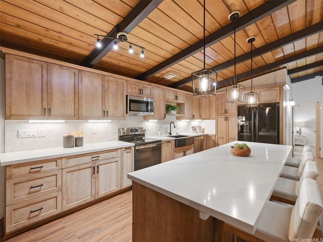 2349 Akalakala Street, Pearl City, HI 96782