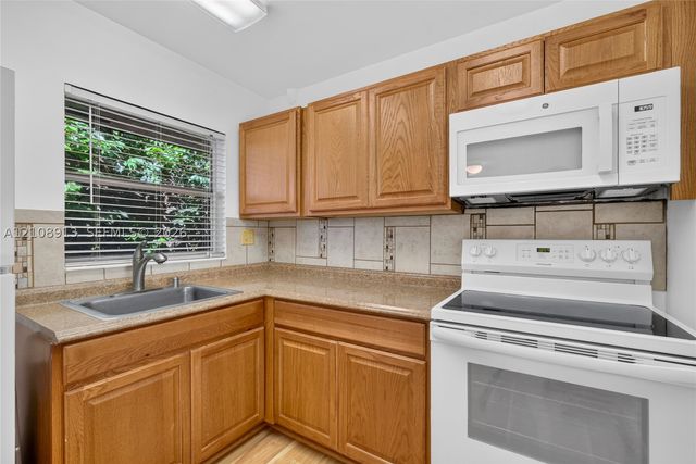 9900 Sunrise Lakes Blvd 308, Sunrise, FL 33322