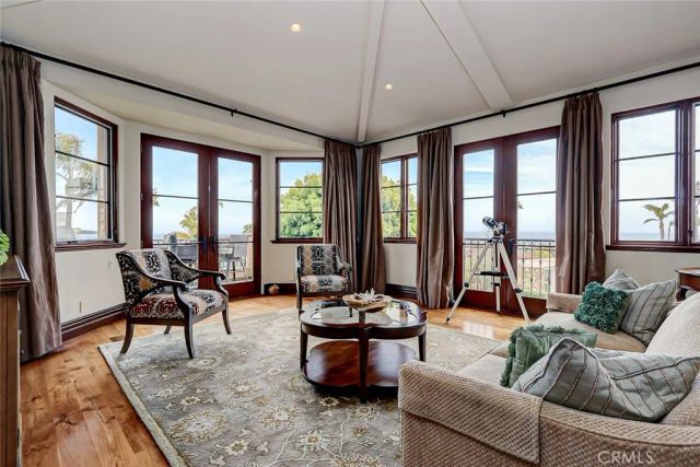 853 6th, Manhattan Beach, CA 90266