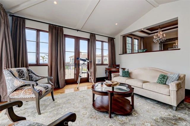 853 6th, Manhattan Beach, CA 90266