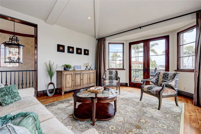 853 6th, Manhattan Beach, CA 90266