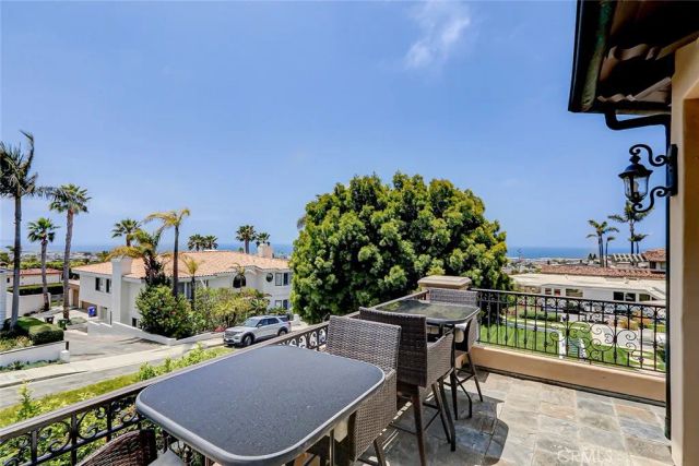 853 6th, Manhattan Beach, CA 90266