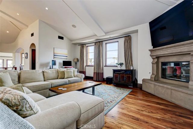 853 6th, Manhattan Beach, CA 90266