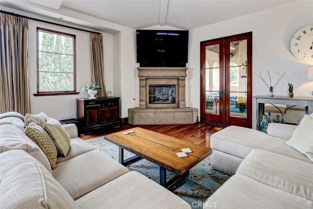 853 6th, Manhattan Beach, CA 90266