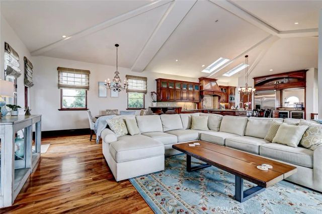 853 6th, Manhattan Beach, CA 90266