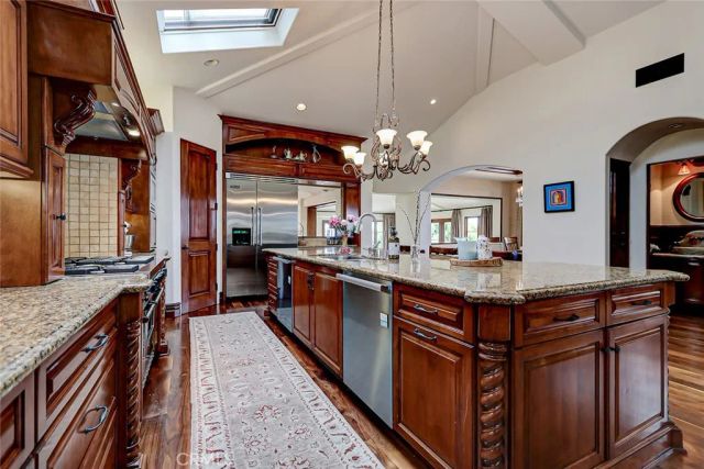 853 6th, Manhattan Beach, CA 90266