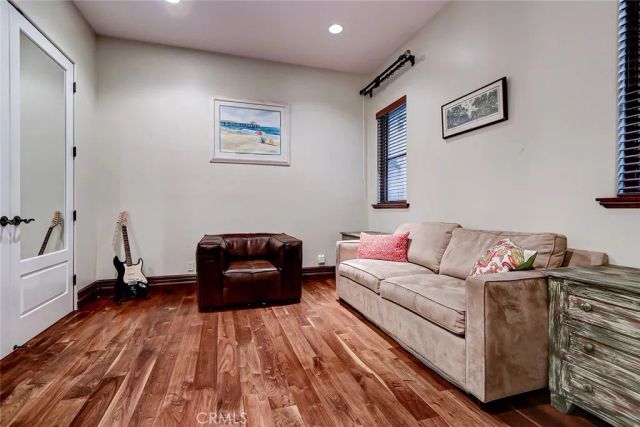 853 6th, Manhattan Beach, CA 90266