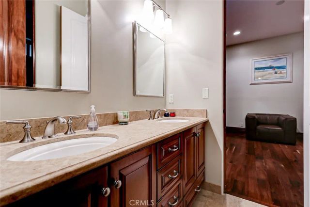 853 6th, Manhattan Beach, CA 90266