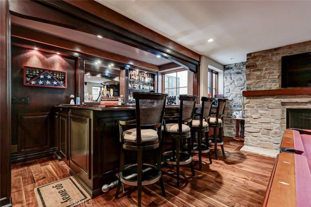 853 6th, Manhattan Beach, CA 90266