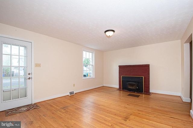 511 HAPPY CREEK RD, Front Royal, VA 22630