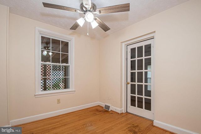 511 HAPPY CREEK RD, Front Royal, VA 22630