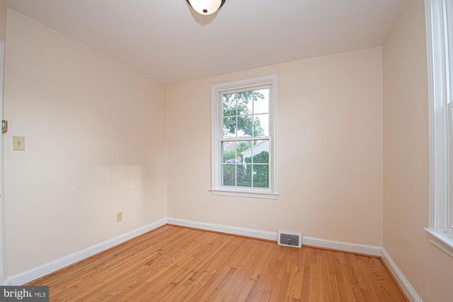 511 HAPPY CREEK RD, Front Royal, VA 22630