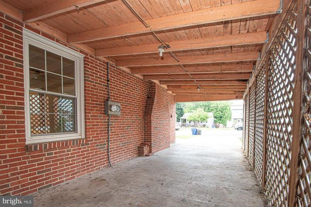 511 HAPPY CREEK RD, Front Royal, VA 22630