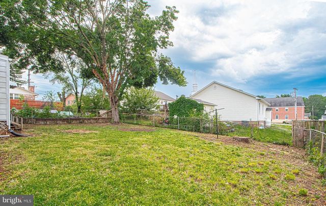 511 HAPPY CREEK RD, Front Royal, VA 22630