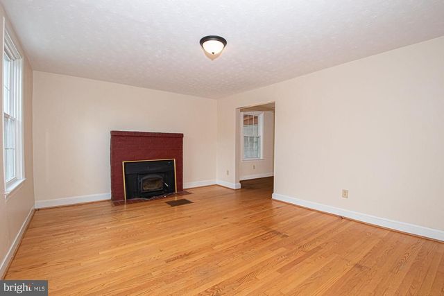 511 HAPPY CREEK RD, Front Royal, VA 22630