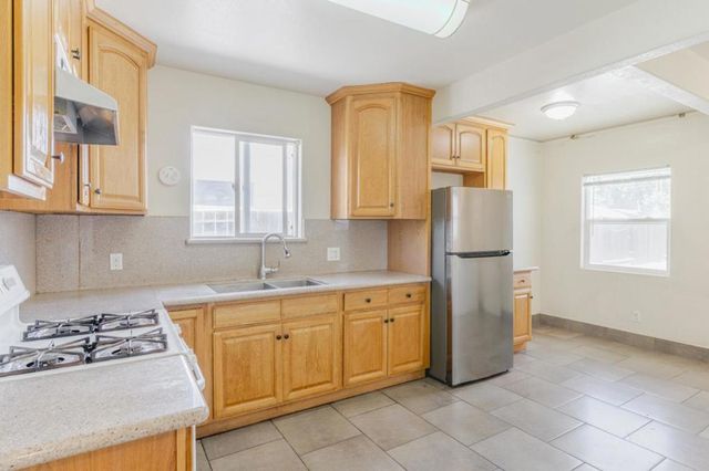 1084 S 2nd Street, San Jose, CA 95112