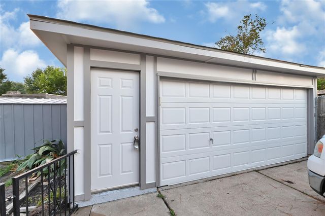 11727 Scottsdale Drive, Meadows Place, TX 77477