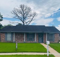 11727 Scottsdale Drive, Meadows Place, TX 77477