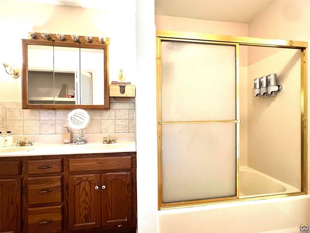 1314 Exchange Ct, Emporia, KS 66801