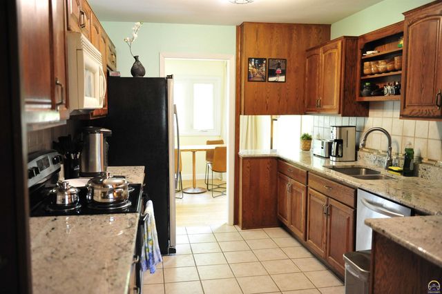 1314 Exchange Ct, Emporia, KS 66801