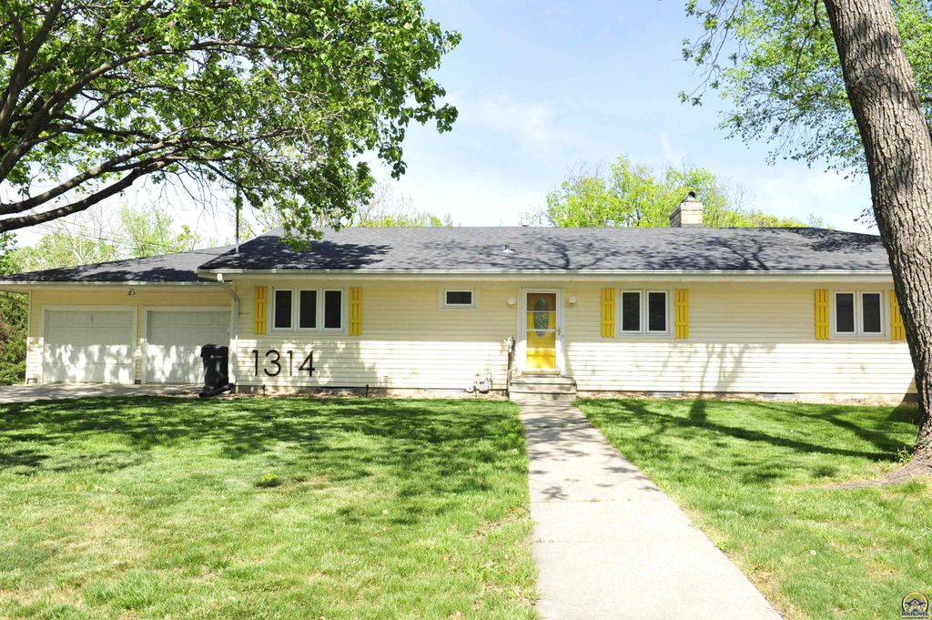 1314 Exchange Ct, Emporia, KS 66801