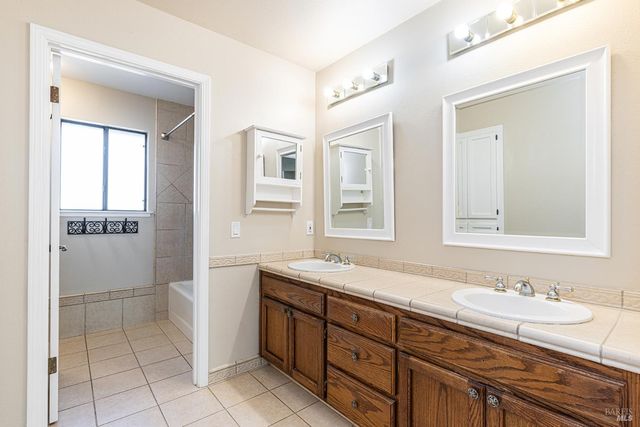 2183 Warwick Dr, Santa Rosa, CA 95405