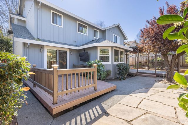 2183 Warwick Dr, Santa Rosa, CA 95405