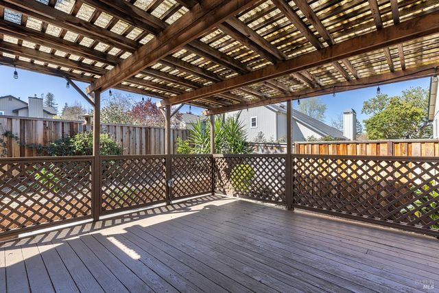 2183 Warwick Dr, Santa Rosa, CA 95405