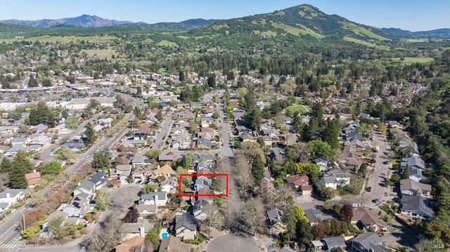 2183 Warwick Dr, Santa Rosa, CA 95405