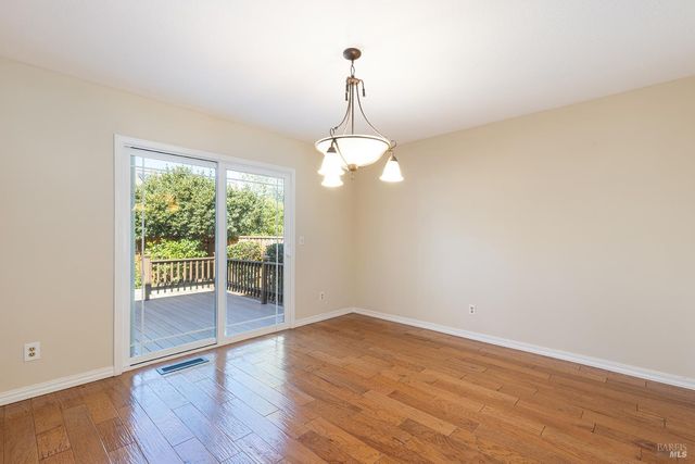 2183 Warwick Dr, Santa Rosa, CA 95405