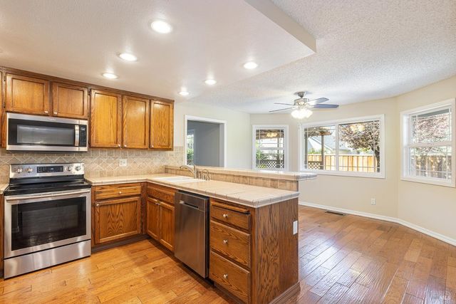 2183 Warwick Dr, Santa Rosa, CA 95405