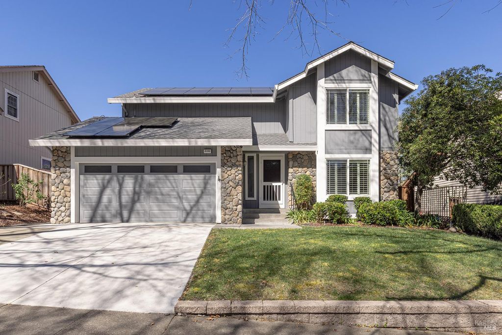 2183 Warwick Dr, Santa Rosa, CA 95405