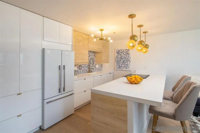 4878 Pescadero 202, San Diego, CA 92107
