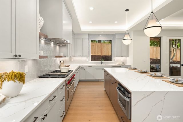 326 157th Avenue NE, Bellevue, WA 98008