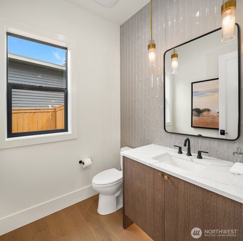 326 157th Avenue NE, Bellevue, WA 98008