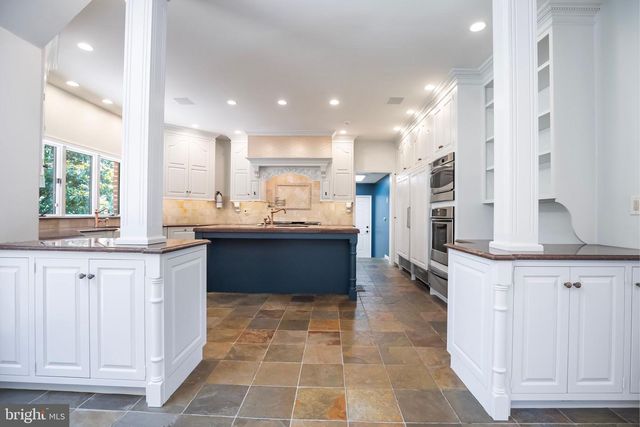 712 KIMBERLY DR, Moorestown, NJ 08057