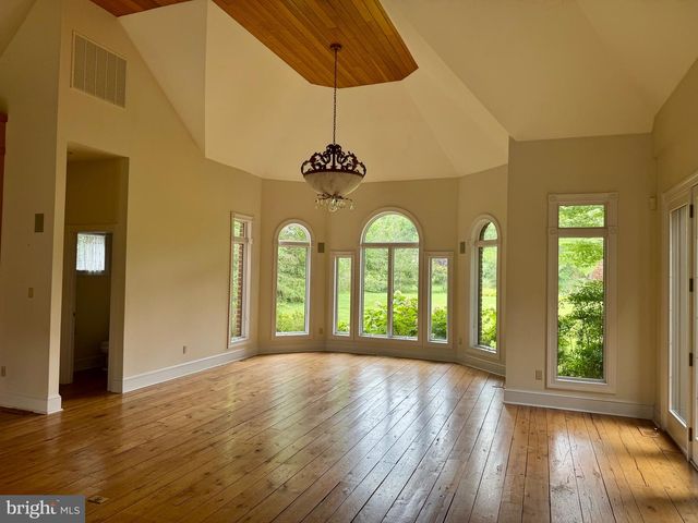 712 KIMBERLY DR, Moorestown, NJ 08057