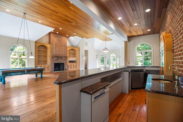 712 KIMBERLY DR, Moorestown, NJ 08057