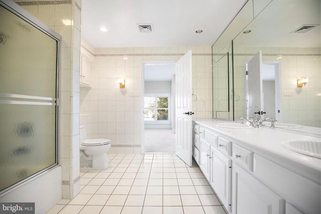 712 KIMBERLY DR, Moorestown, NJ 08057