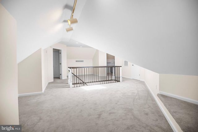 712 KIMBERLY DR, Moorestown, NJ 08057