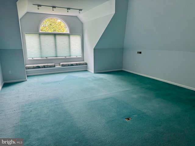 712 KIMBERLY DR, Moorestown, NJ 08057