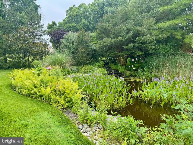 712 KIMBERLY DR, Moorestown, NJ 08057