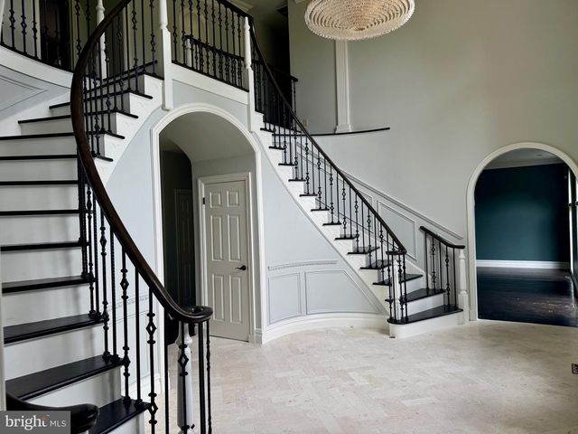 712 KIMBERLY DR, Moorestown, NJ 08057