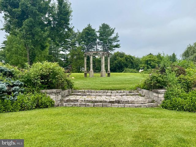 712 KIMBERLY DR, Moorestown, NJ 08057