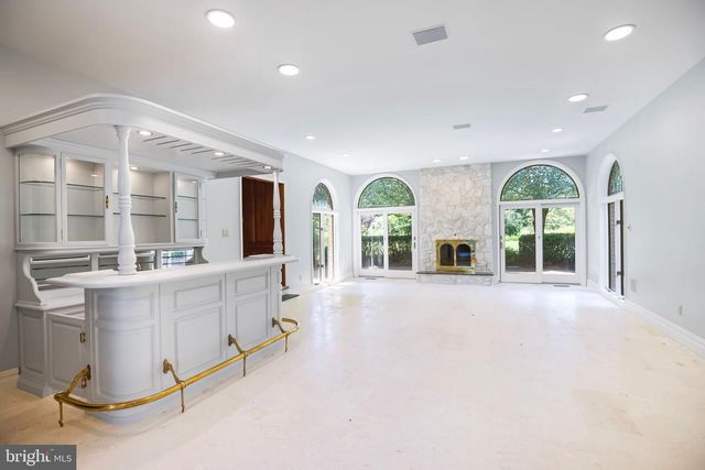 712 KIMBERLY DR, Moorestown, NJ 08057