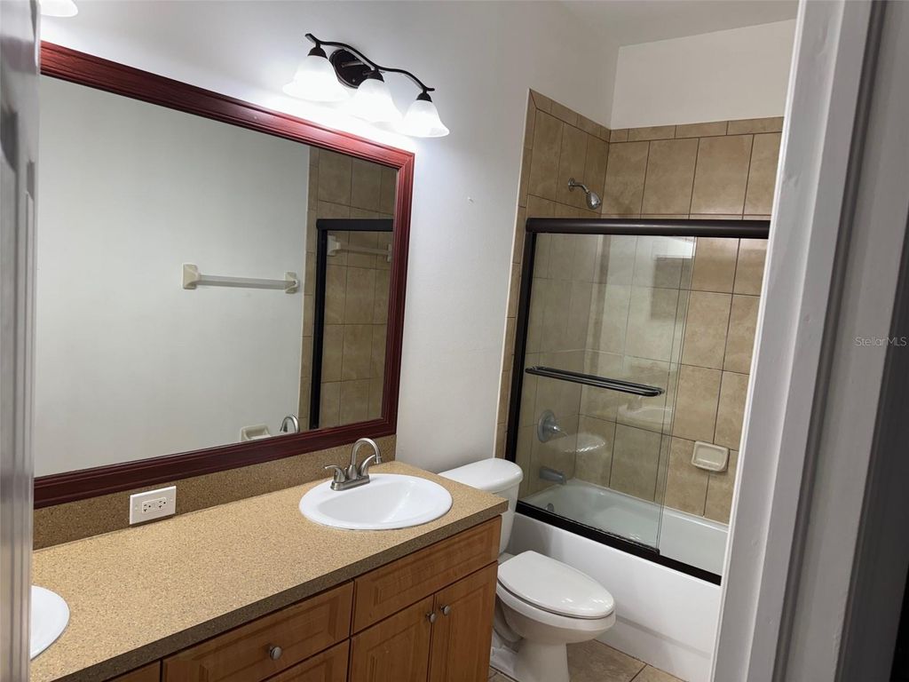 Image 13 of property listing at 7202 N GLEN AVENUE, Tampa, FL 33614