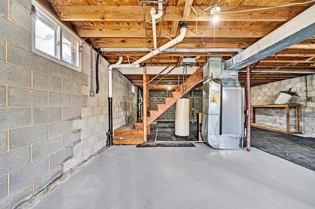 1378 Craig Robertson RD, Roanoke, VA 24014