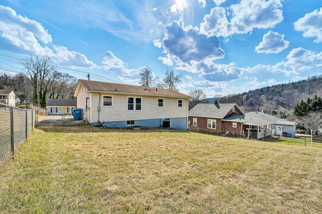 1378 Craig Robertson RD, Roanoke, VA 24014